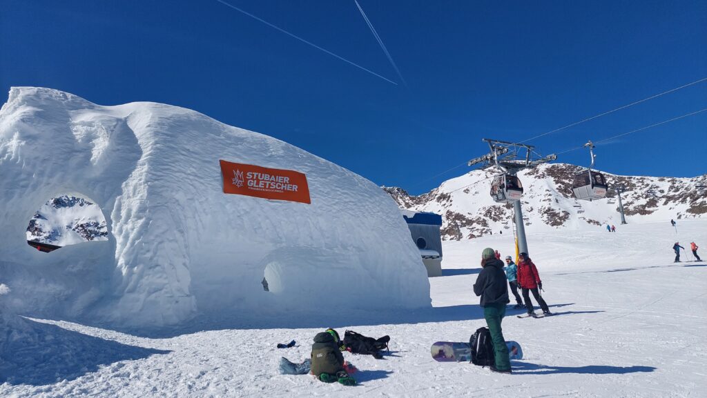 Stubai Gletscher - snježna umjetnina na stazi