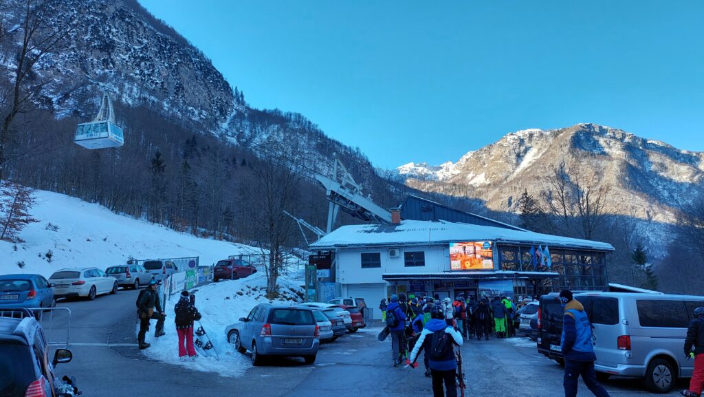 Vogel parking i donja stanica gondole