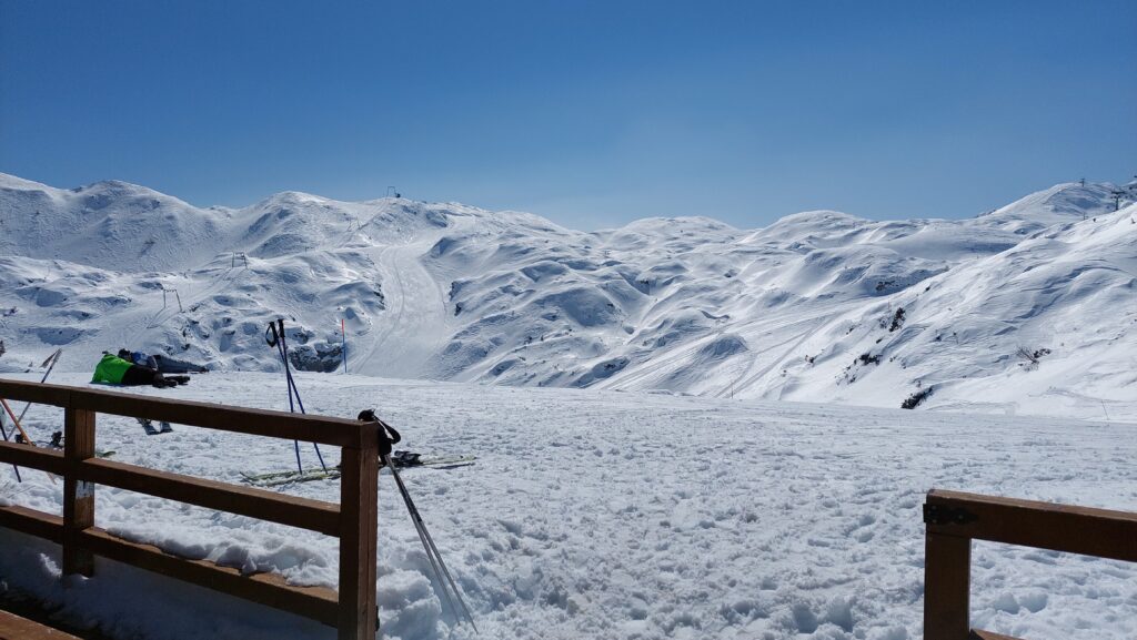Vogel - pogled s terase restorana na skijaškoj stazi