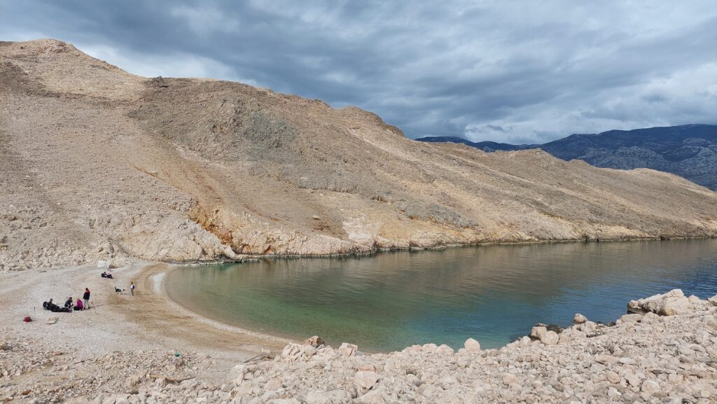 Pješčana plaža Seline na otoku Pag. Nalazi se na stazi Life on Mars